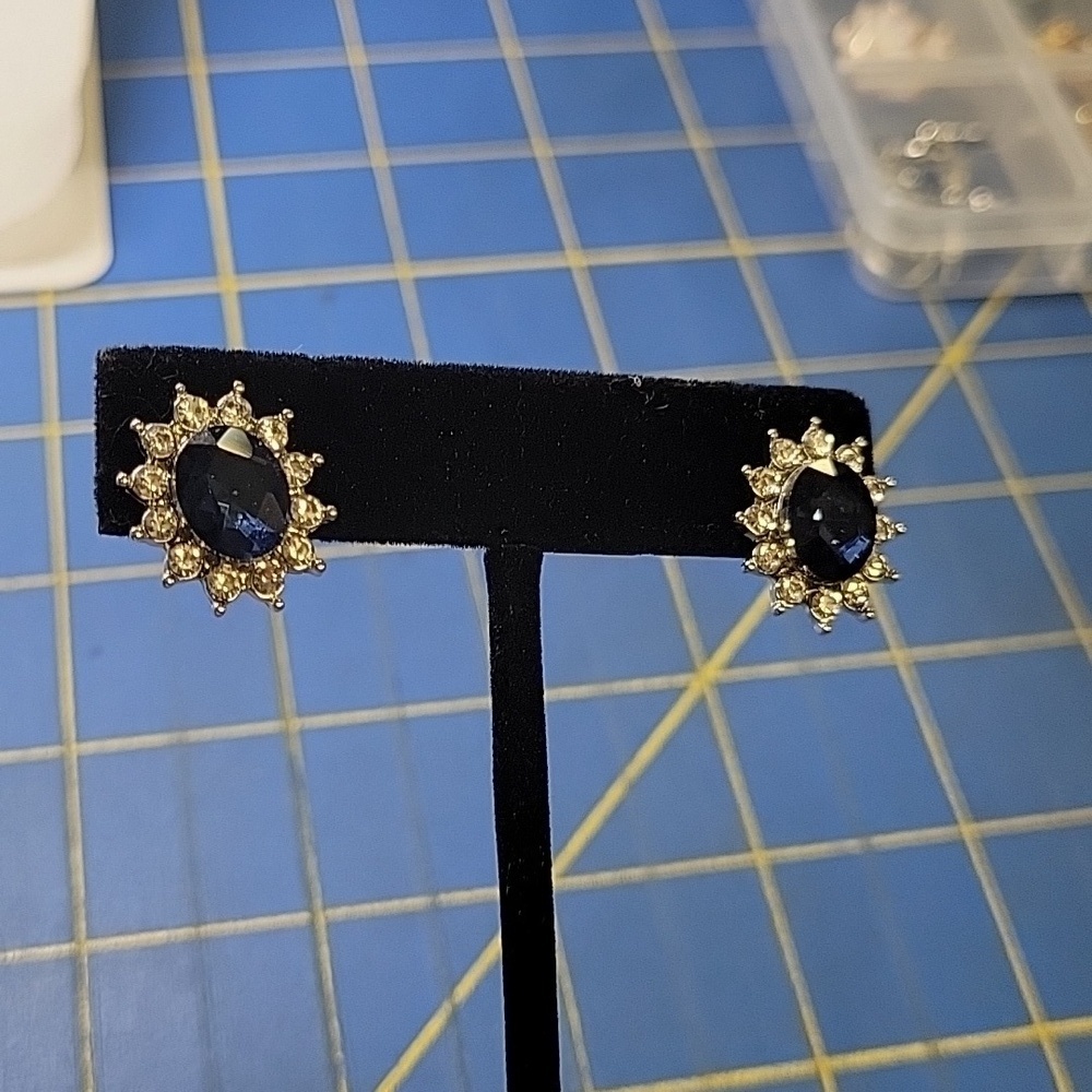 Topaz Faux Blue w Rhinestone 0.34" Earrings